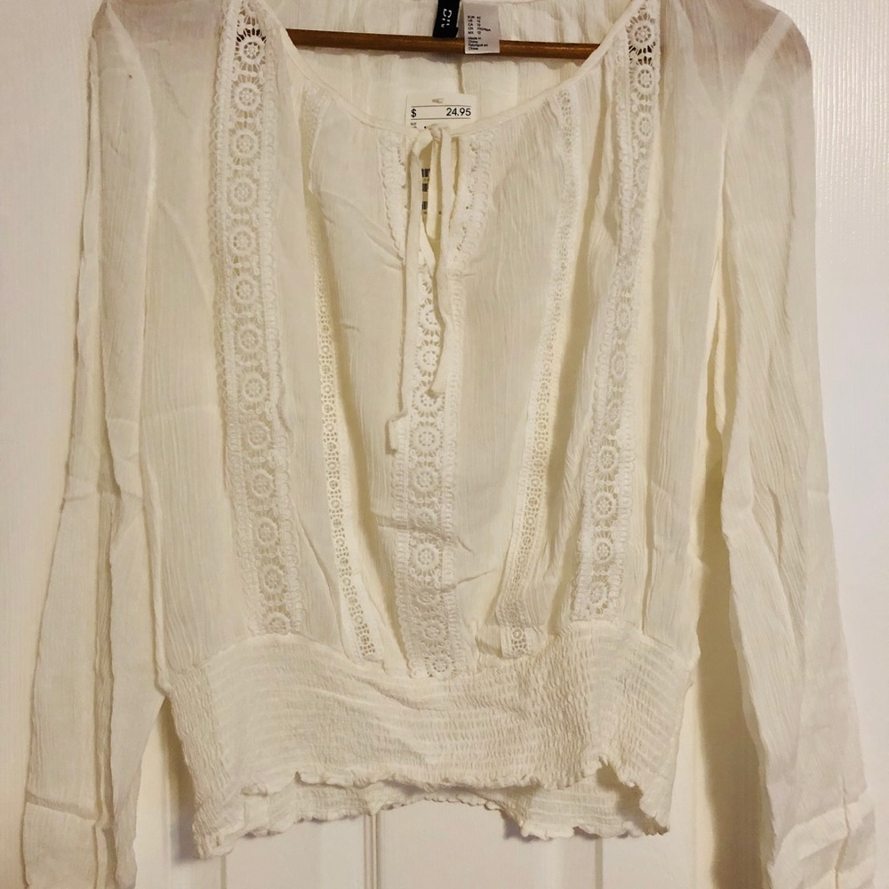 Blouse with lace details